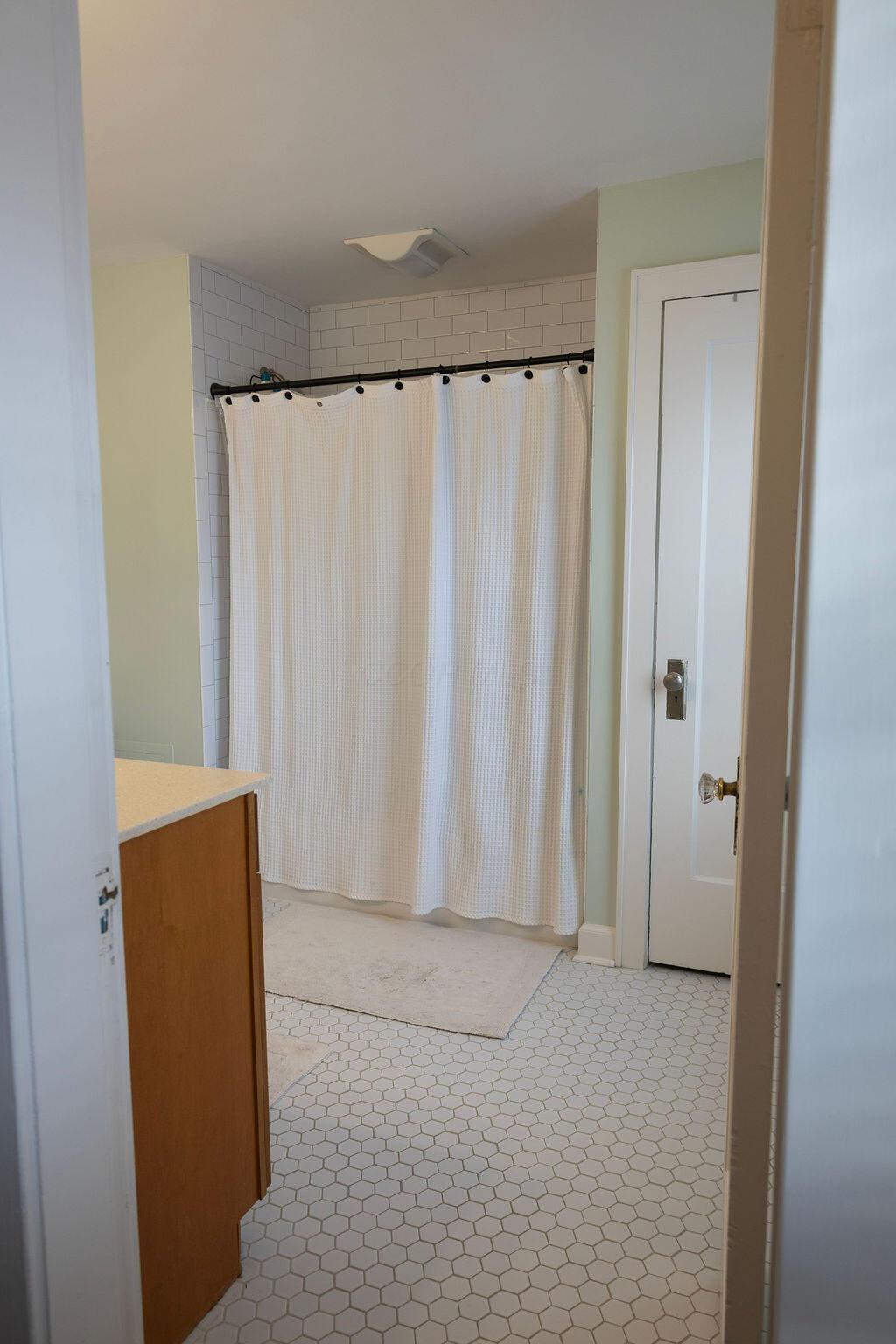 528 Arden Road Columbus, OH 43214 - Photo 25 of 30 Arden Bath 2