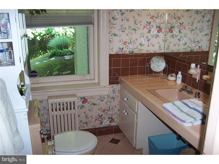 222 East Waverly Road Wyncote, PA 19095 - Photo 9 of 13