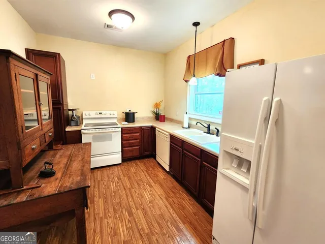 a view of a workspace with workspace and a window