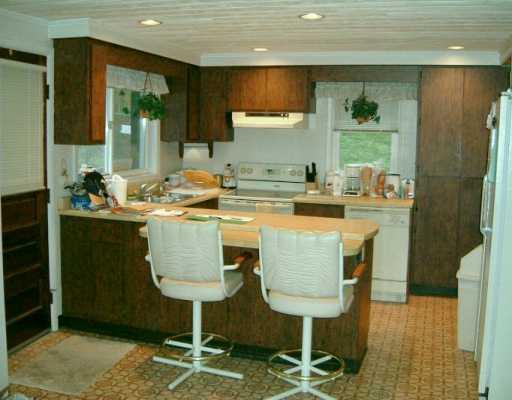 1001 Simpson Howell Road Elizabeth, PA 15037 - Photo 5 of 7 Kitchen.