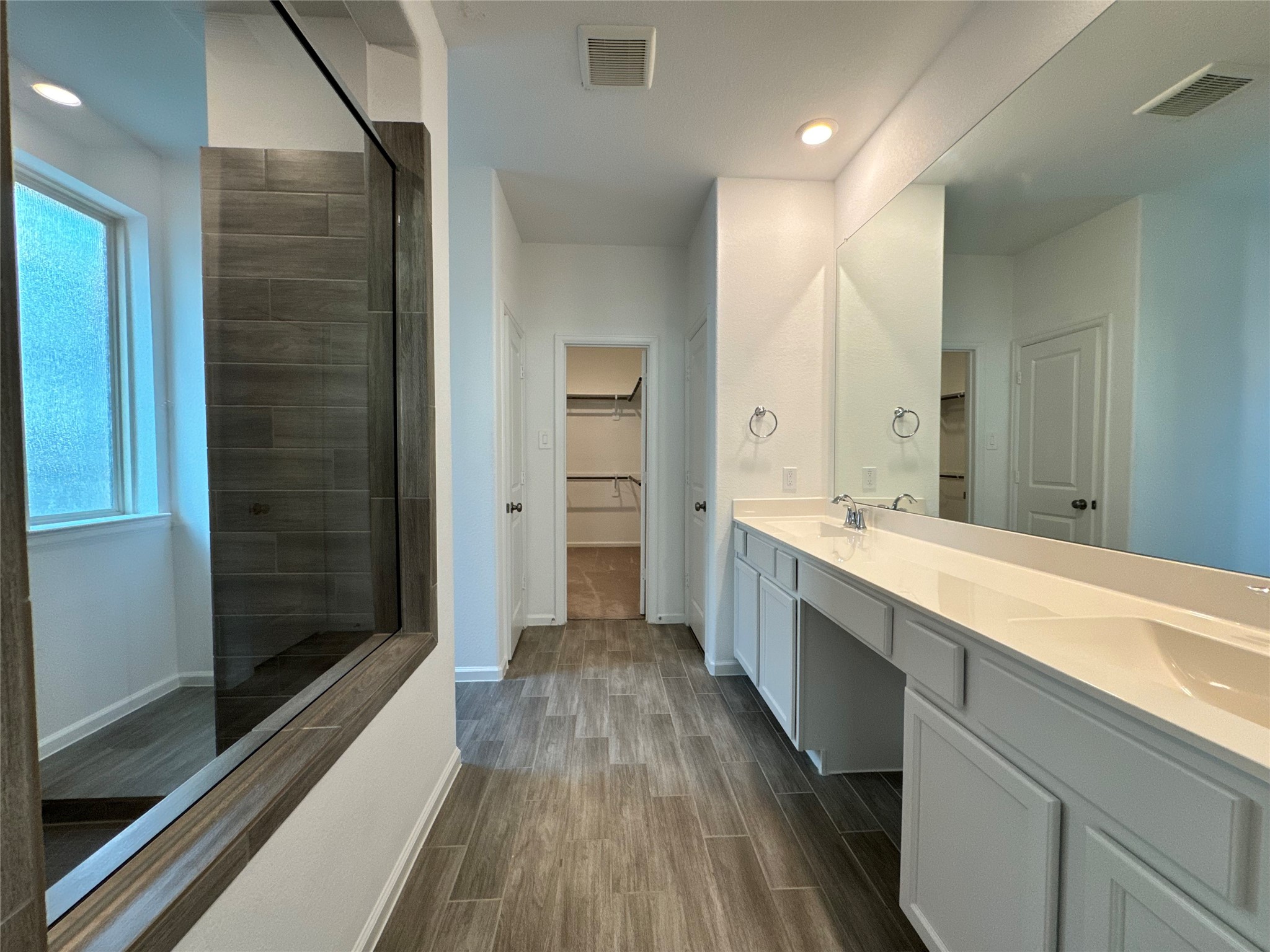 17311 Grand Canyon Road Conroe, TX 77302 - Photo 17 of 28 a large bathroom with a double vanity sink and a large mirror