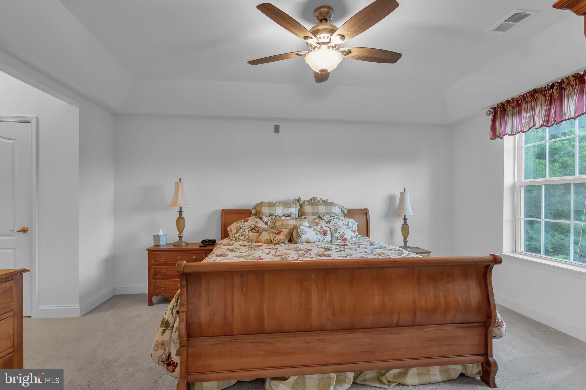 10273A Fountain Circle, Unit 306 Manassas, VA 20110 - Photo 22 of 33 a living room with furniture