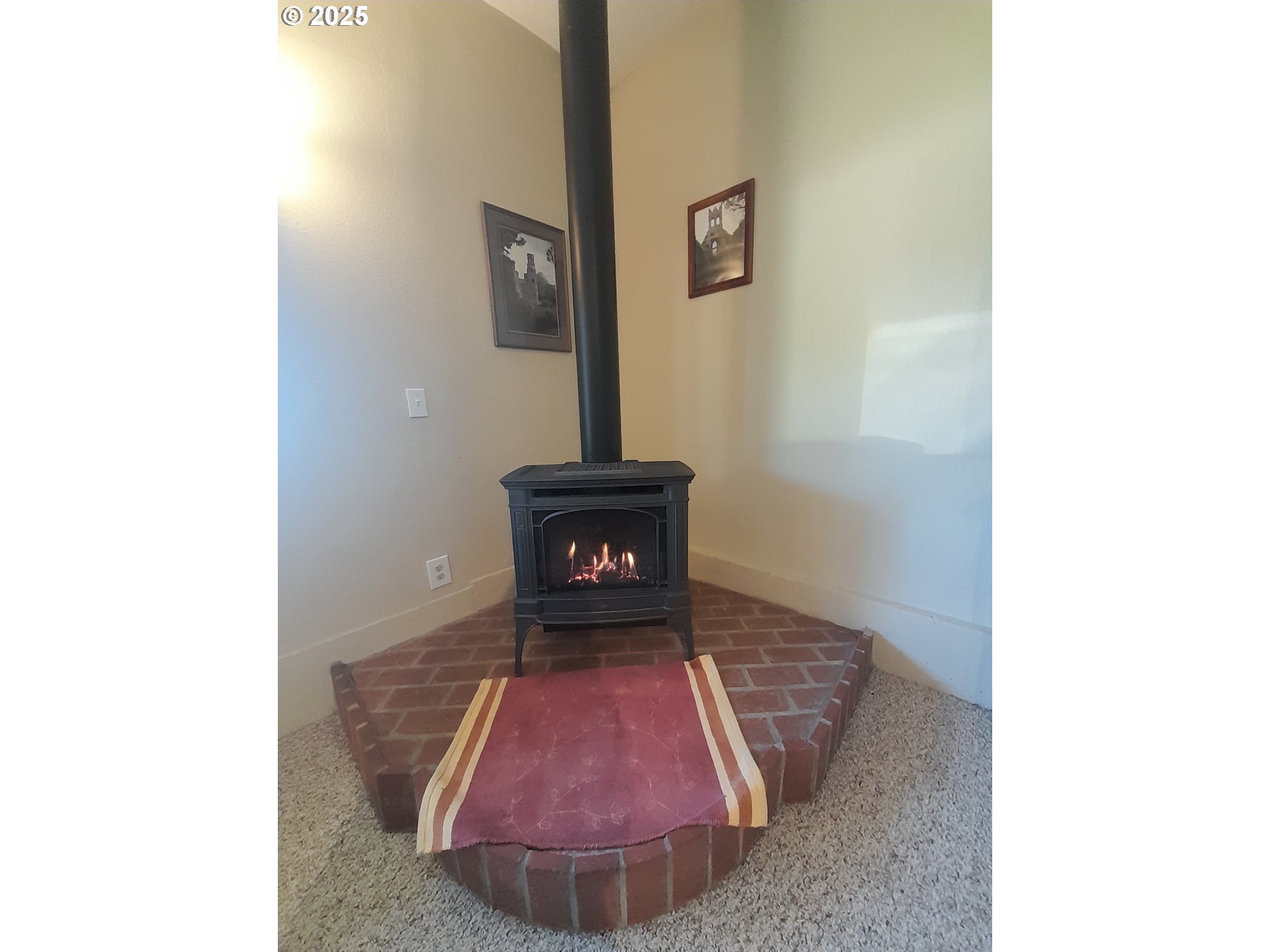 3449 Northeast West Devils Lake Road Lincoln City, OR 97367 - Photo 14 of 48 a room with a rug
