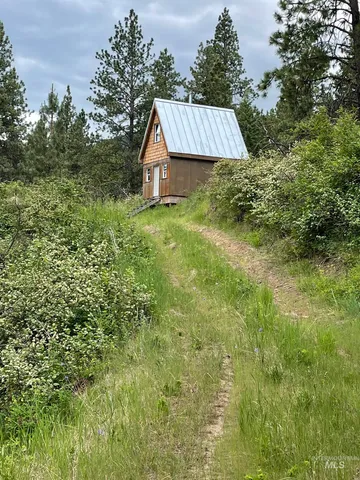 $90,000 | 1221 Shady Lane, Desmet, ID 83824