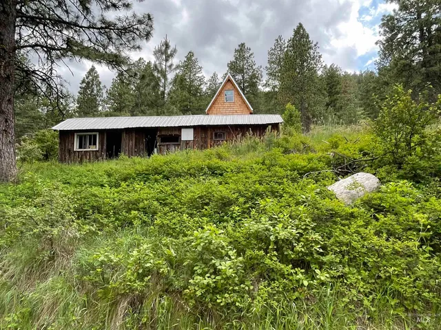 $90,000 | 1221 Shady Lane, Desmet, ID 83824