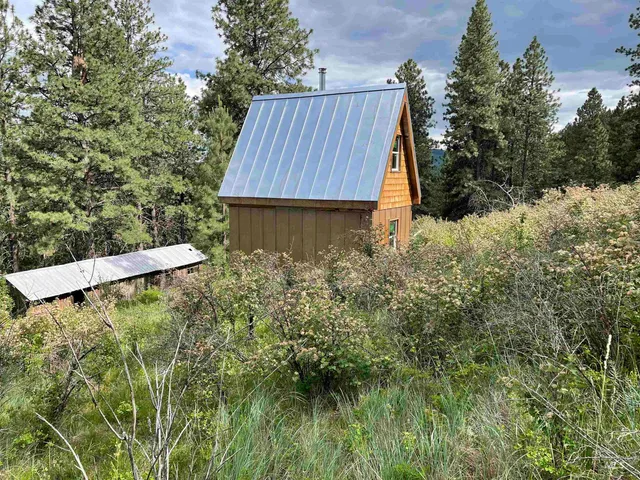 $90,000 | 1221 Shady Lane, Desmet, ID 83824