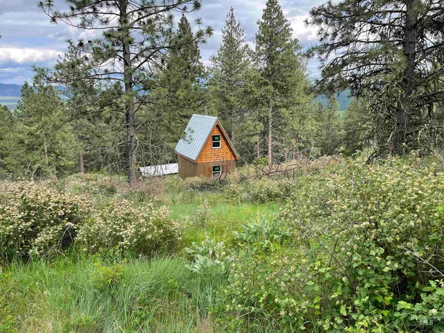 $90,000 | 1221 Shady Lane, Desmet, ID 83824