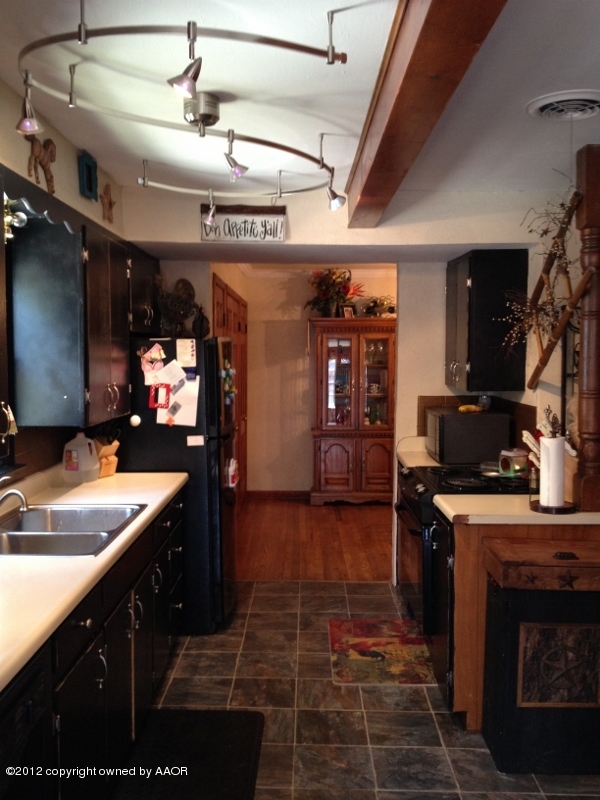 4305 Parker Street Amarillo, TX 79110 - Photo 14 of 34 Kitchen