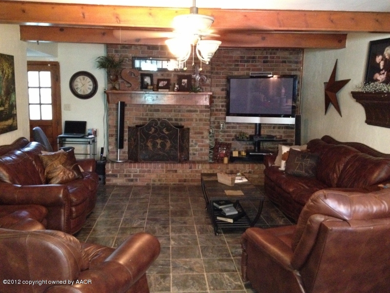 4305 Parker Street Amarillo, TX 79110 - Photo 17 of 34 2nd living area