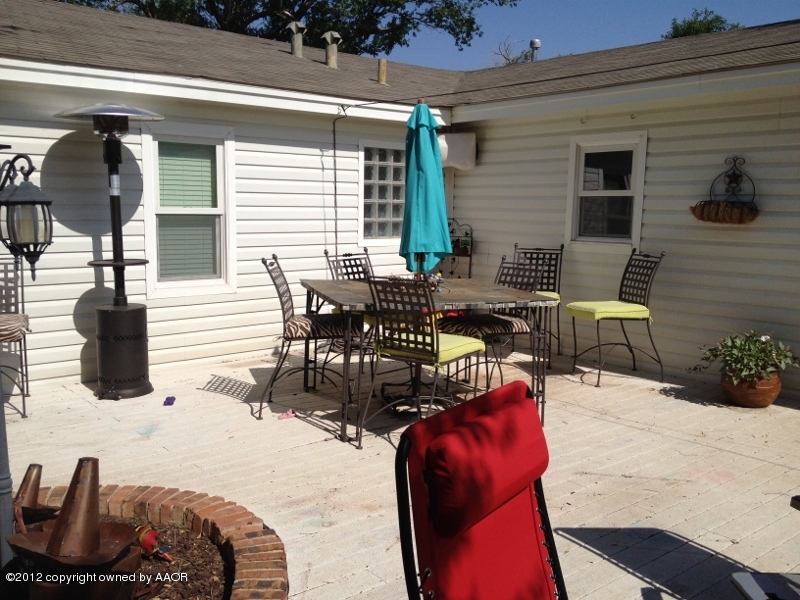 4305 Parker Street Amarillo, TX 79110 - Photo 31 of 34 Back Patio 2nd view