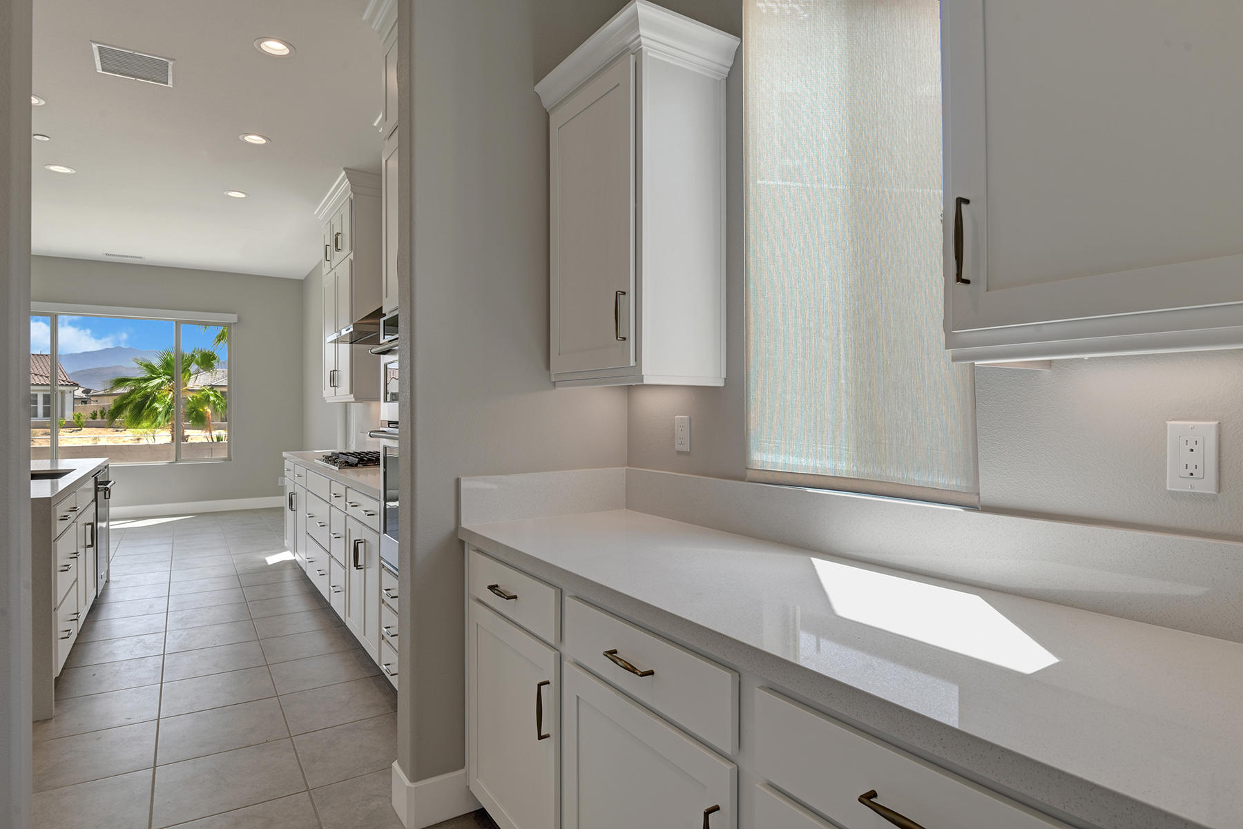 52 Cork Tree Rancho Mirage, CA 92270 - Photo 22 of 47 BUTLERS PANTRY TO KITCHEN MLS