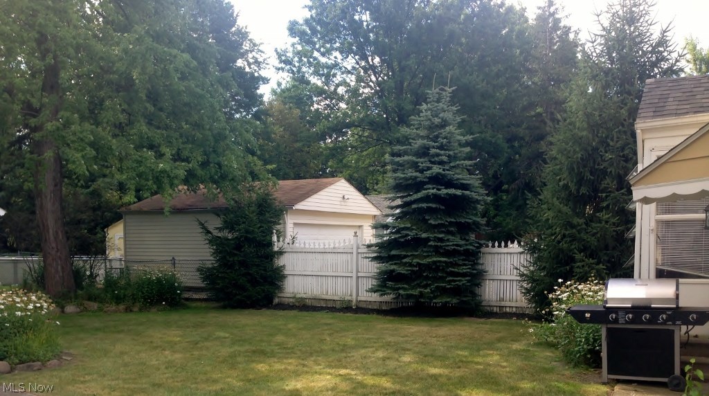 1663 Sunview Road Cleveland, OH 44124 - Photo 12 of 18