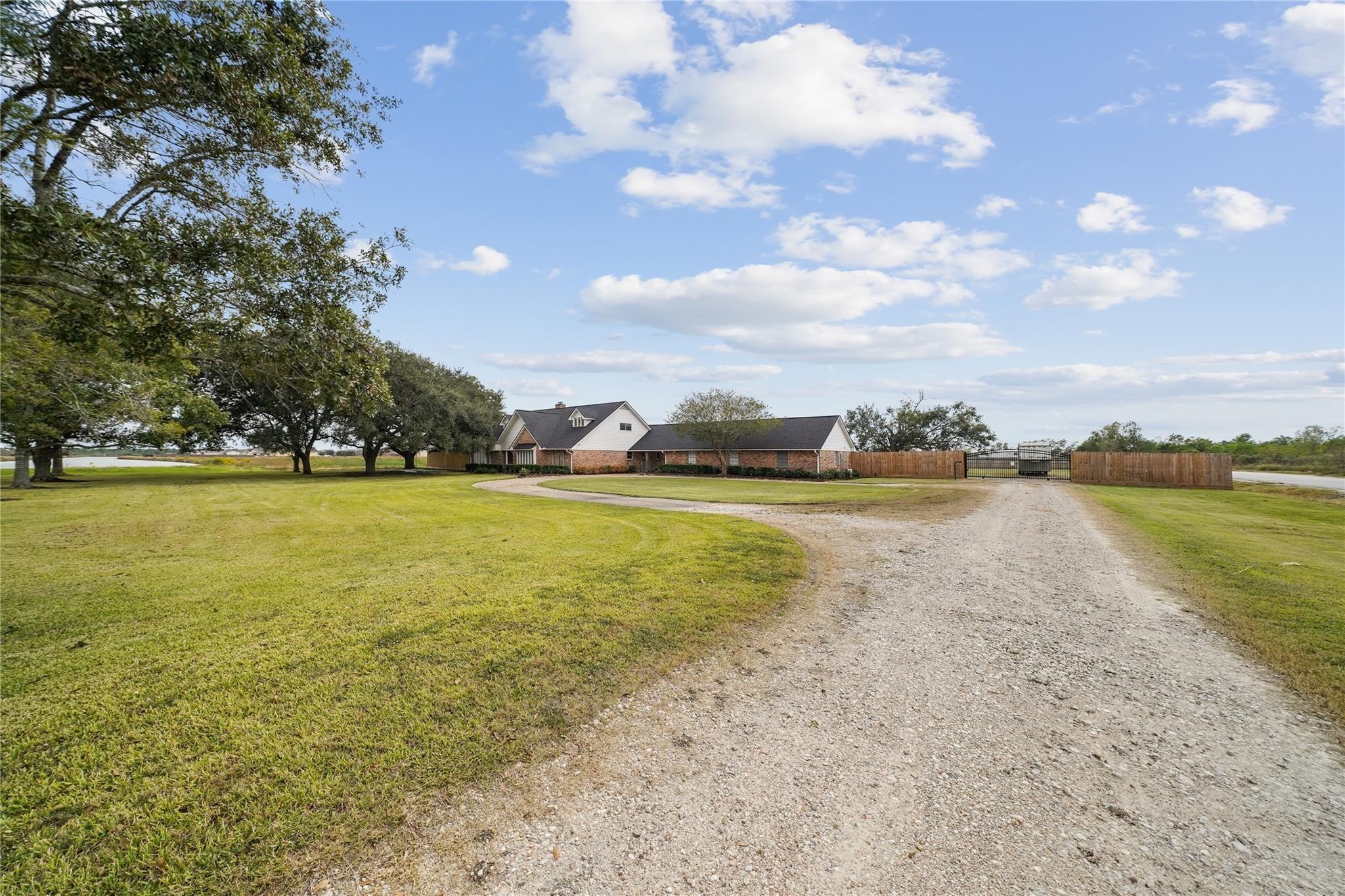 4410 County Road 63 Rosharon, TX 77583 - Photo 3 of 38