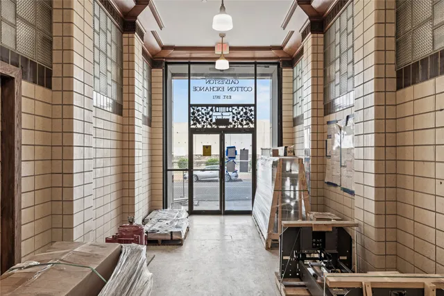 $3,000 | 2102 Mechanic Street, Unit 101, Galveston, TX 77550