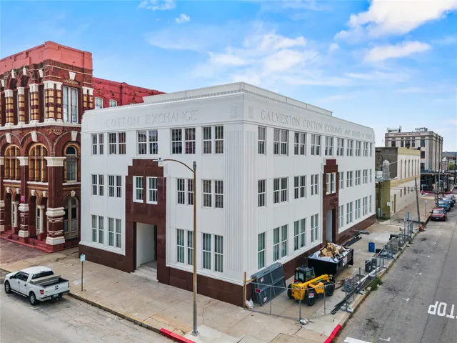 $3,000 | 2102 Mechanic Street, Unit 101, Galveston, TX 77550