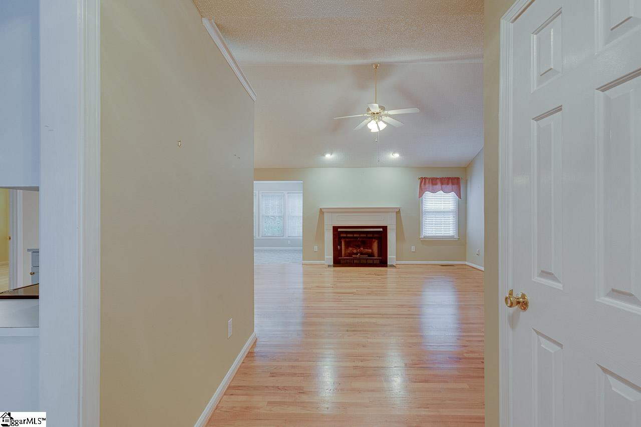 16 Summer Hill Road Simpsonville, SC 29681 - Photo 3 of 29 Gallery Image 3
