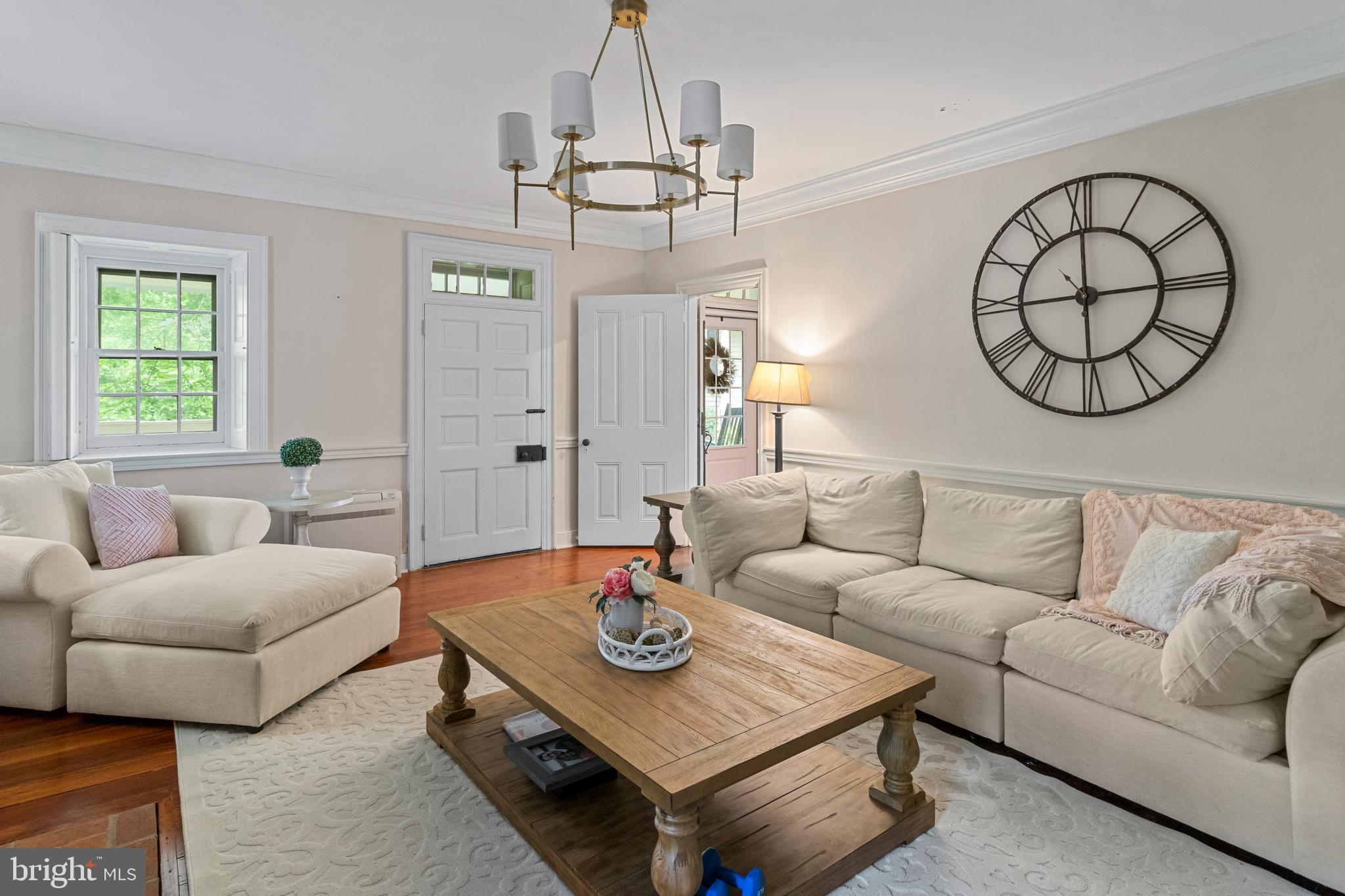 11 Silver Maple Drive Doylestown, PA 18901 - Photo 9 of 27 BEAUTIFUL CROWN MOLDING