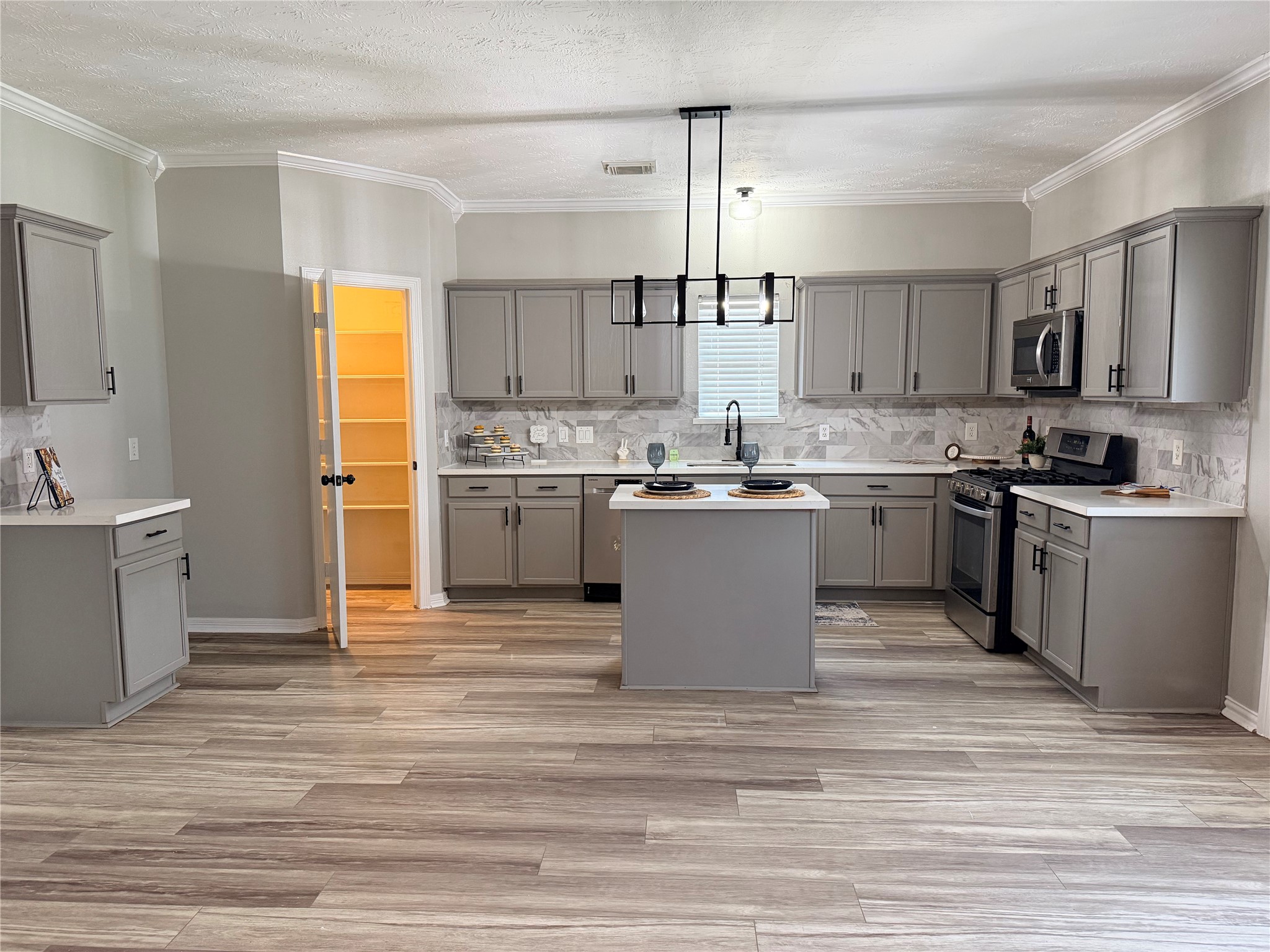 24122 Stargazer Point Spring, TX 77373 - Photo 7 of 16 Gallery Image 7