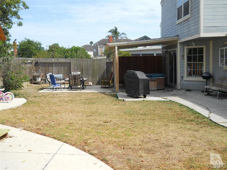 1740 Rivas Lane Oxnard, CA 93035 - Photo 6 of 30 a view of a lounge chairs in the patio