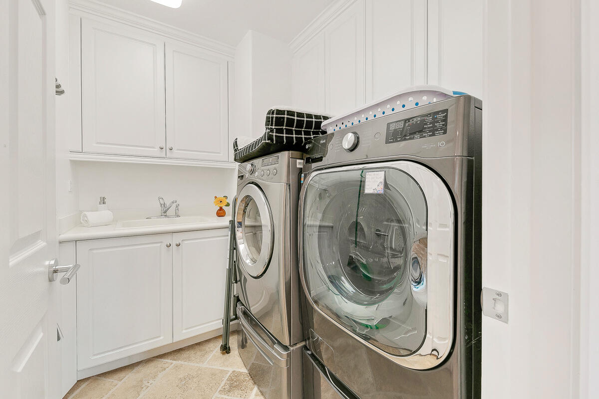 84325 Canzone Drive Indio, CA 92203 - Photo 11 of 53 15 LAUNDRY MLS