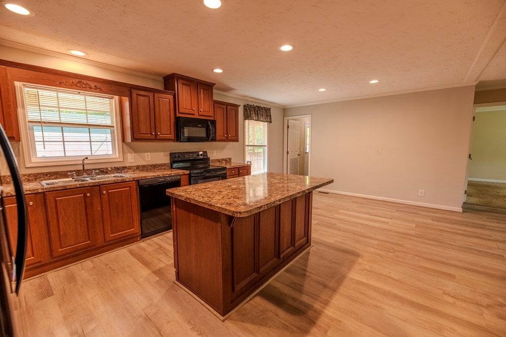 900 Kanawha Ridge Road Dugspur, VA 24325 - Photo 9 of 71 Gallery Image 9