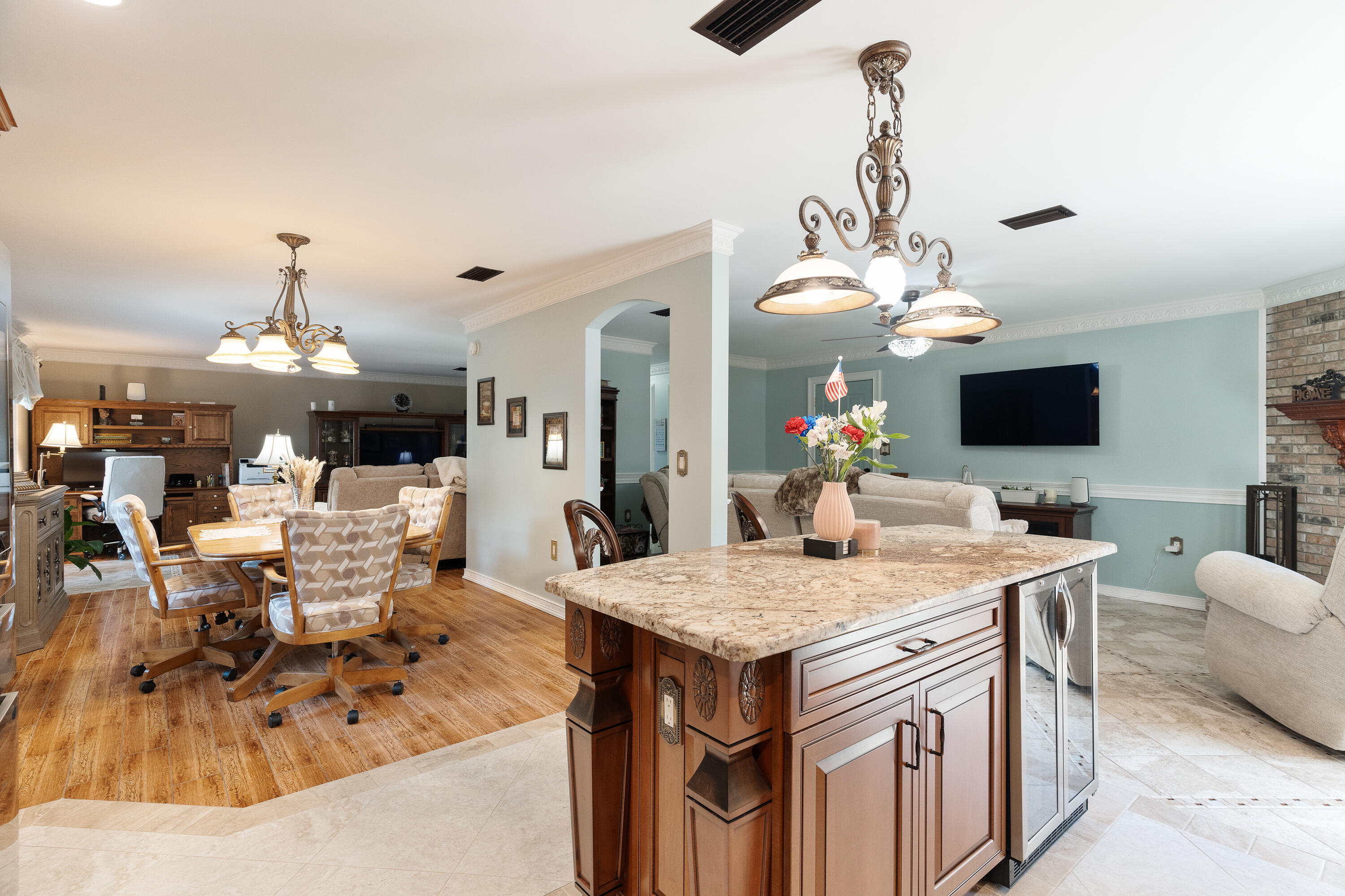 149 Raintree Boulevard Niceville, FL 32578 - Photo 20 of 72 5.8 From Kitchen looking into dining roo