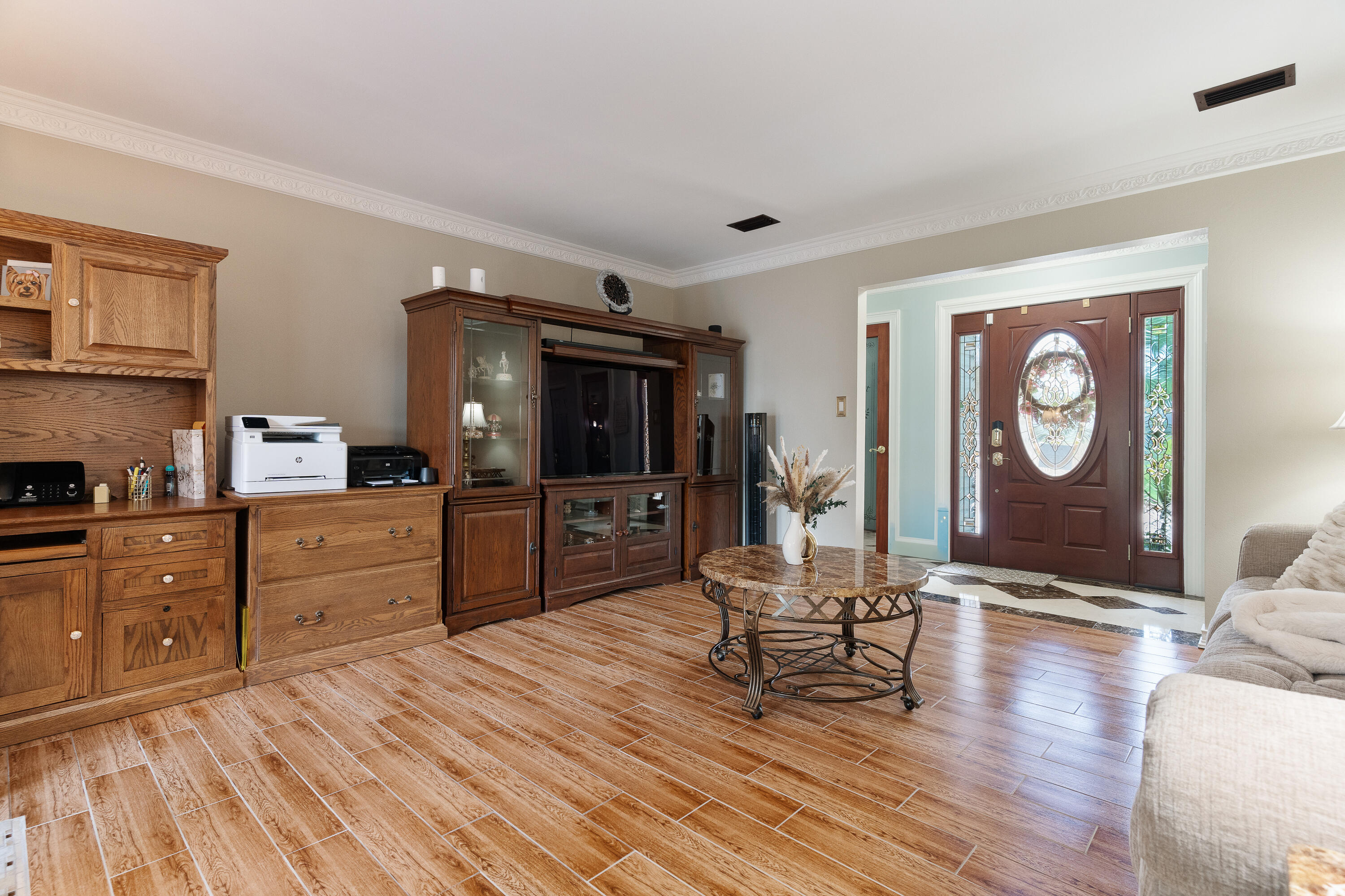 149 Raintree Boulevard Niceville, FL 32578 - Photo 23 of 72 a living room with furniture and a flat screen tv