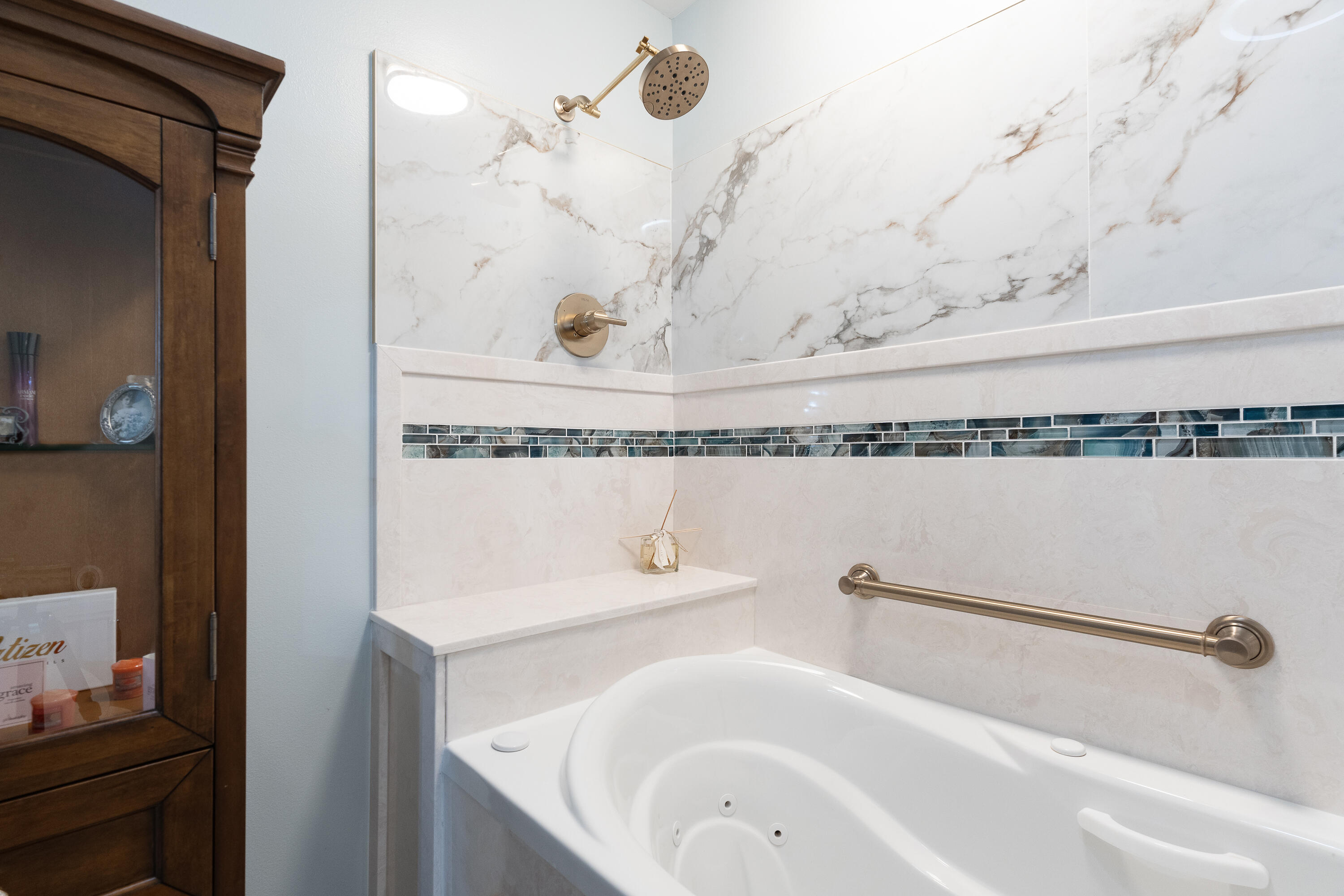 149 Raintree Boulevard Niceville, FL 32578 - Photo 33 of 72 a bathroom with a bathtub and shower