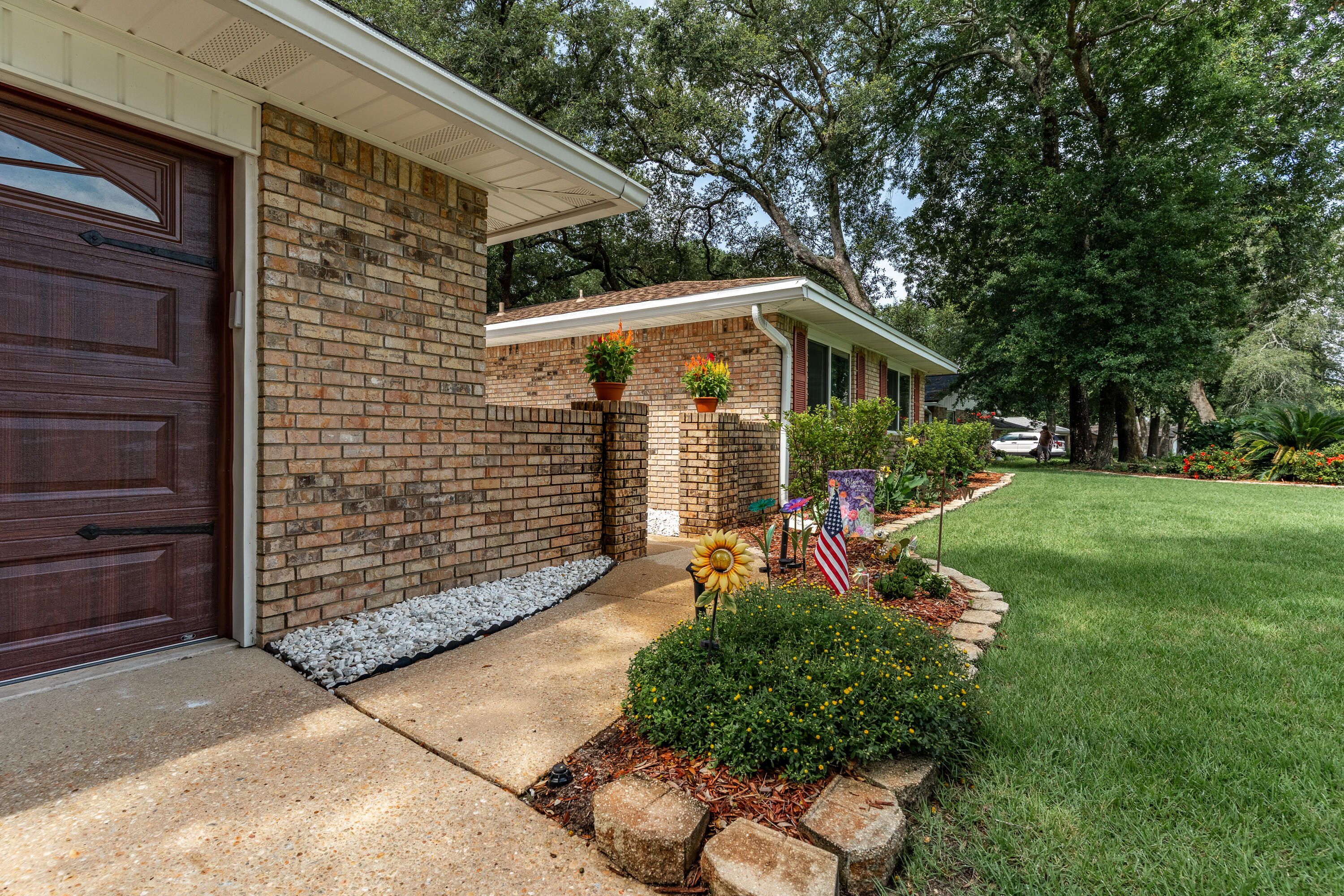 149 Raintree Boulevard Niceville, FL 32578 - Photo 4 of 72 a view of a chair and table in backyard of the house