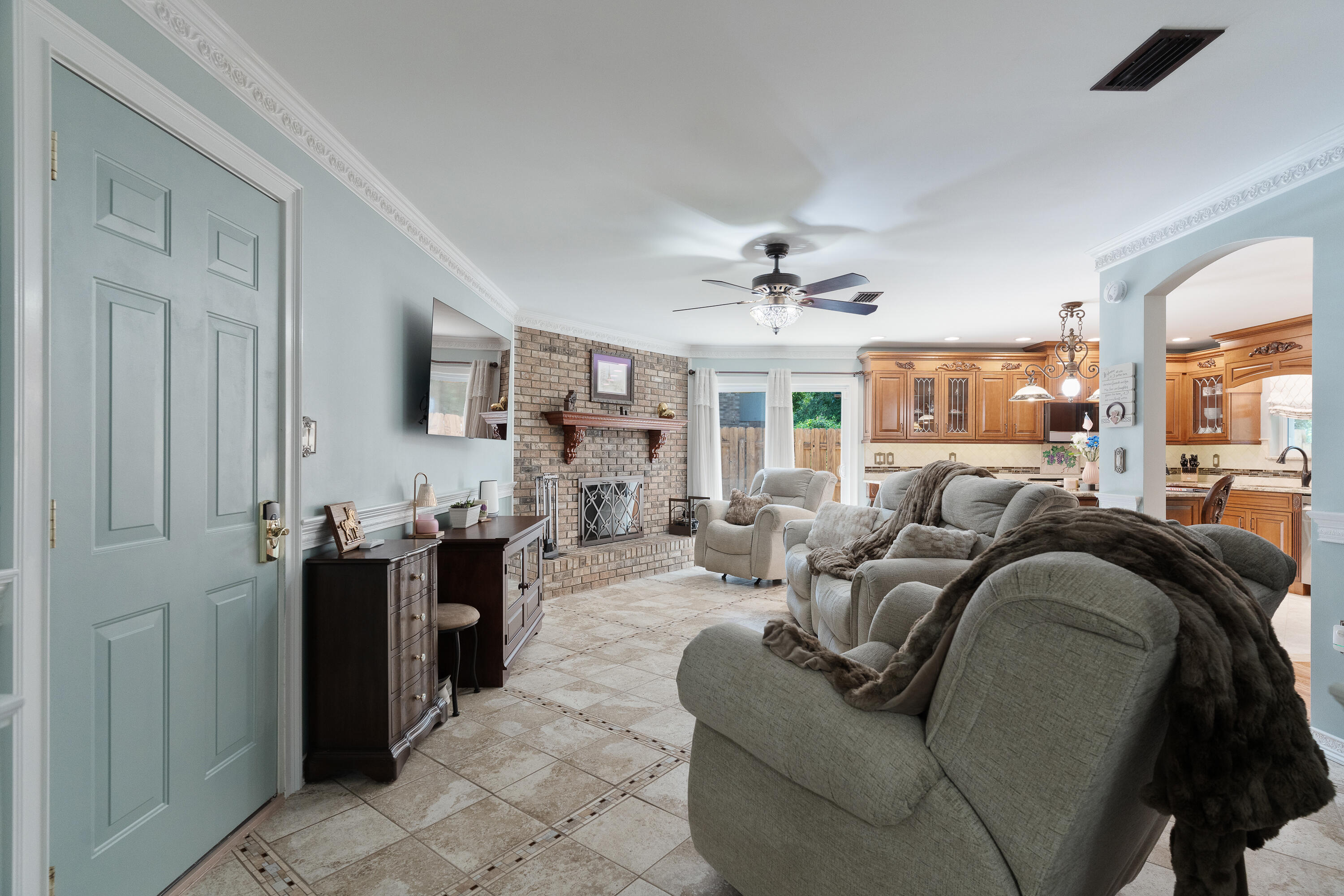 149 Raintree Boulevard Niceville, FL 32578 - Photo 7 of 72 a living room with furniture ceiling fan and a rug