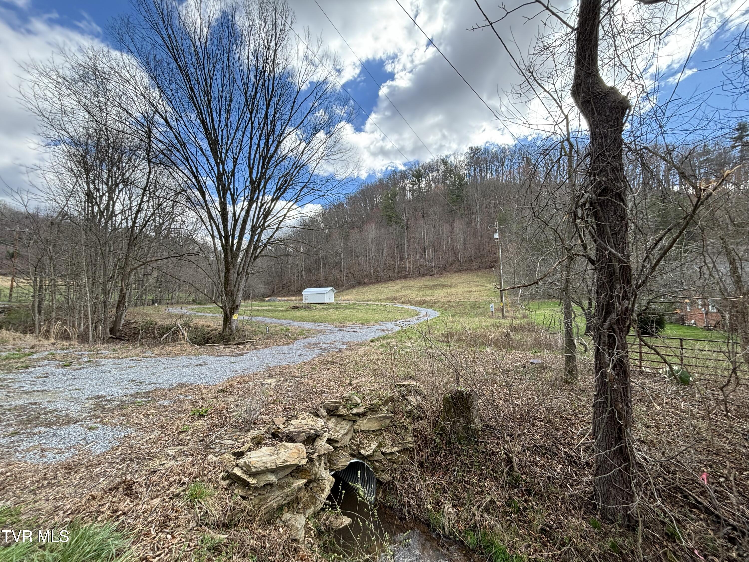 166 Holston Mountain Road Elizabethton, TN 37643 - Photo 1 of 25 IMG_0273