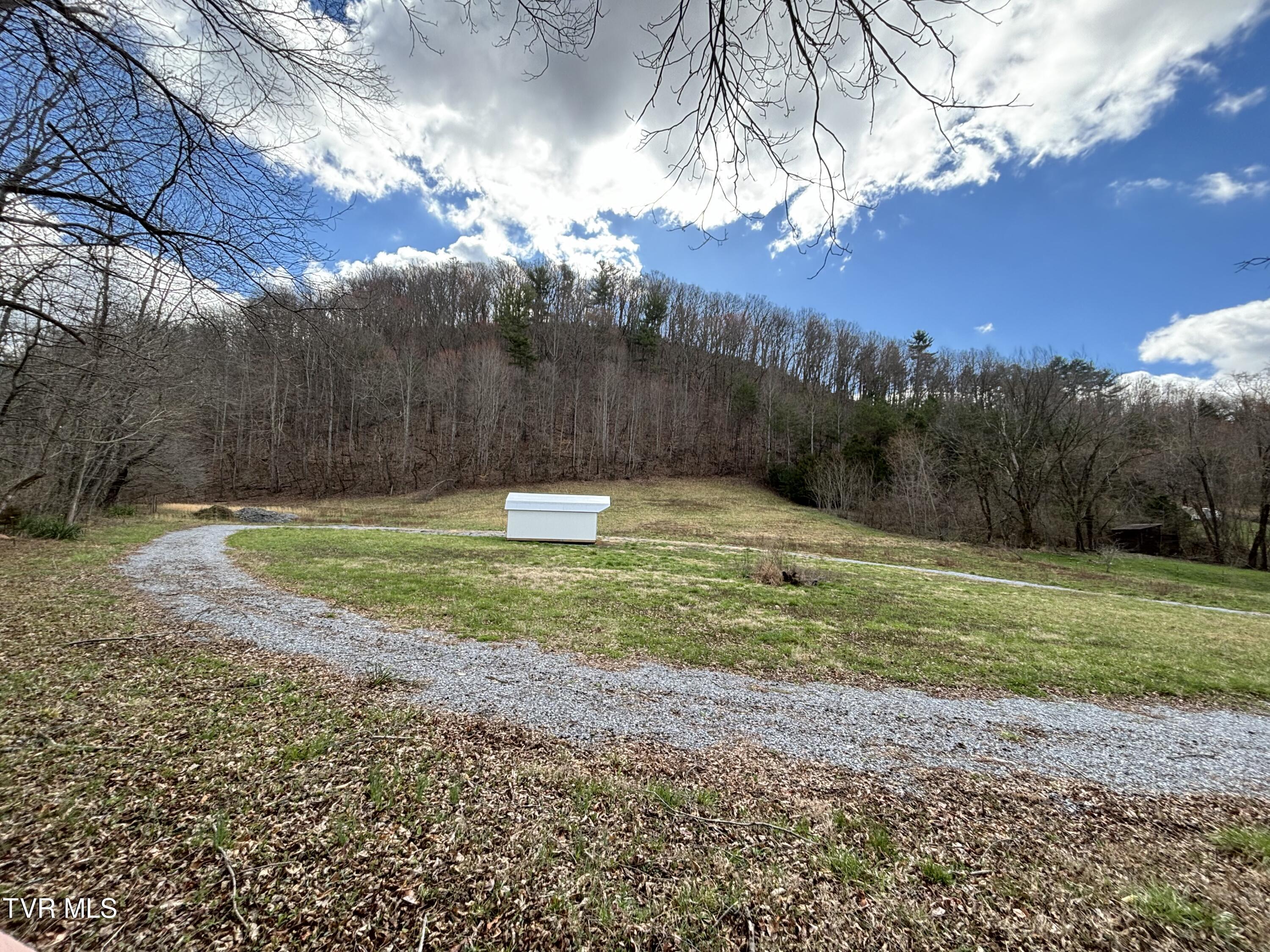 166 Holston Mountain Road Elizabethton, TN 37643 - Photo 12 of 25 IMG_0271