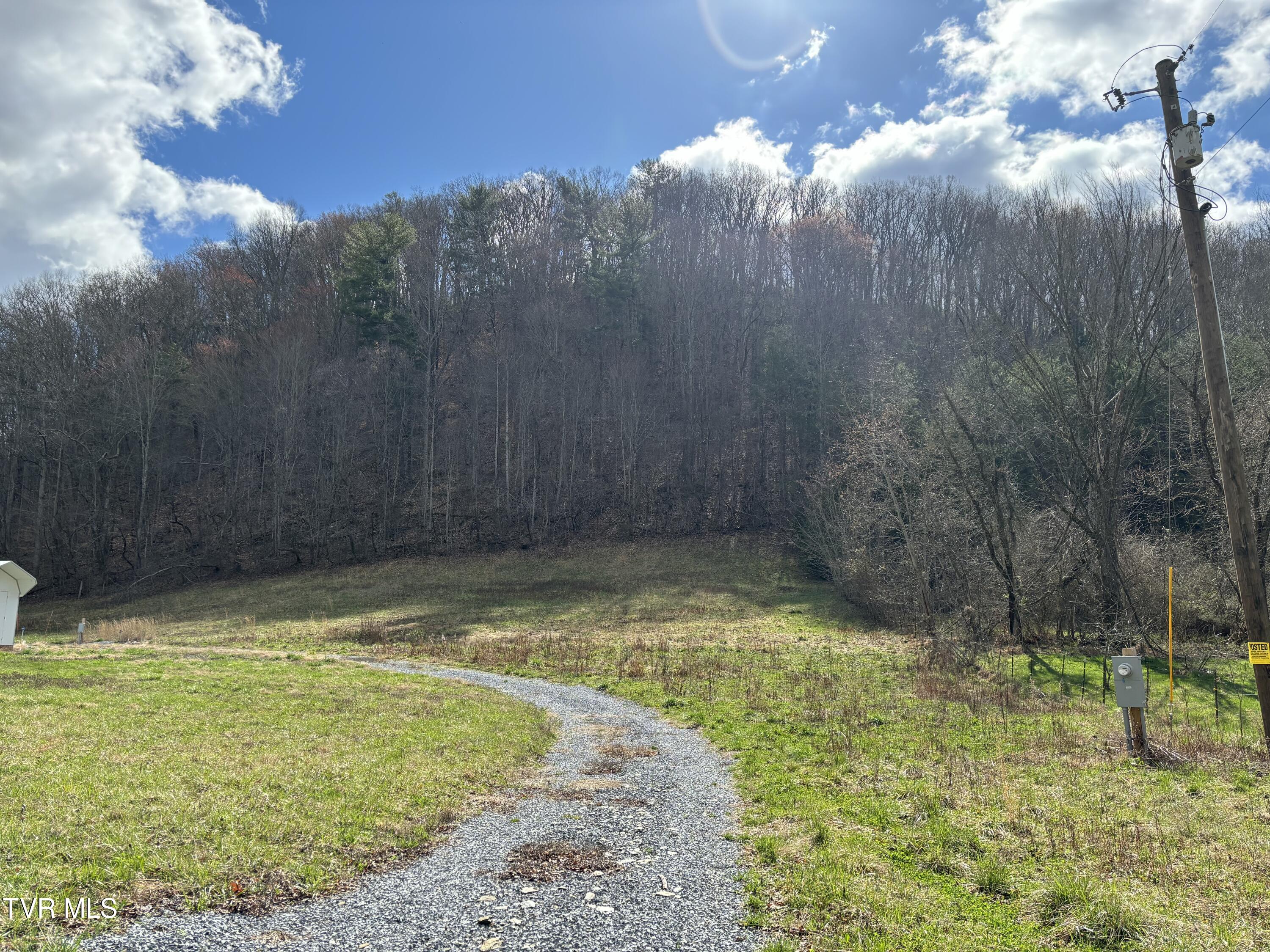166 Holston Mountain Road Elizabethton, TN 37643 - Photo 2 of 25 IMG_0261