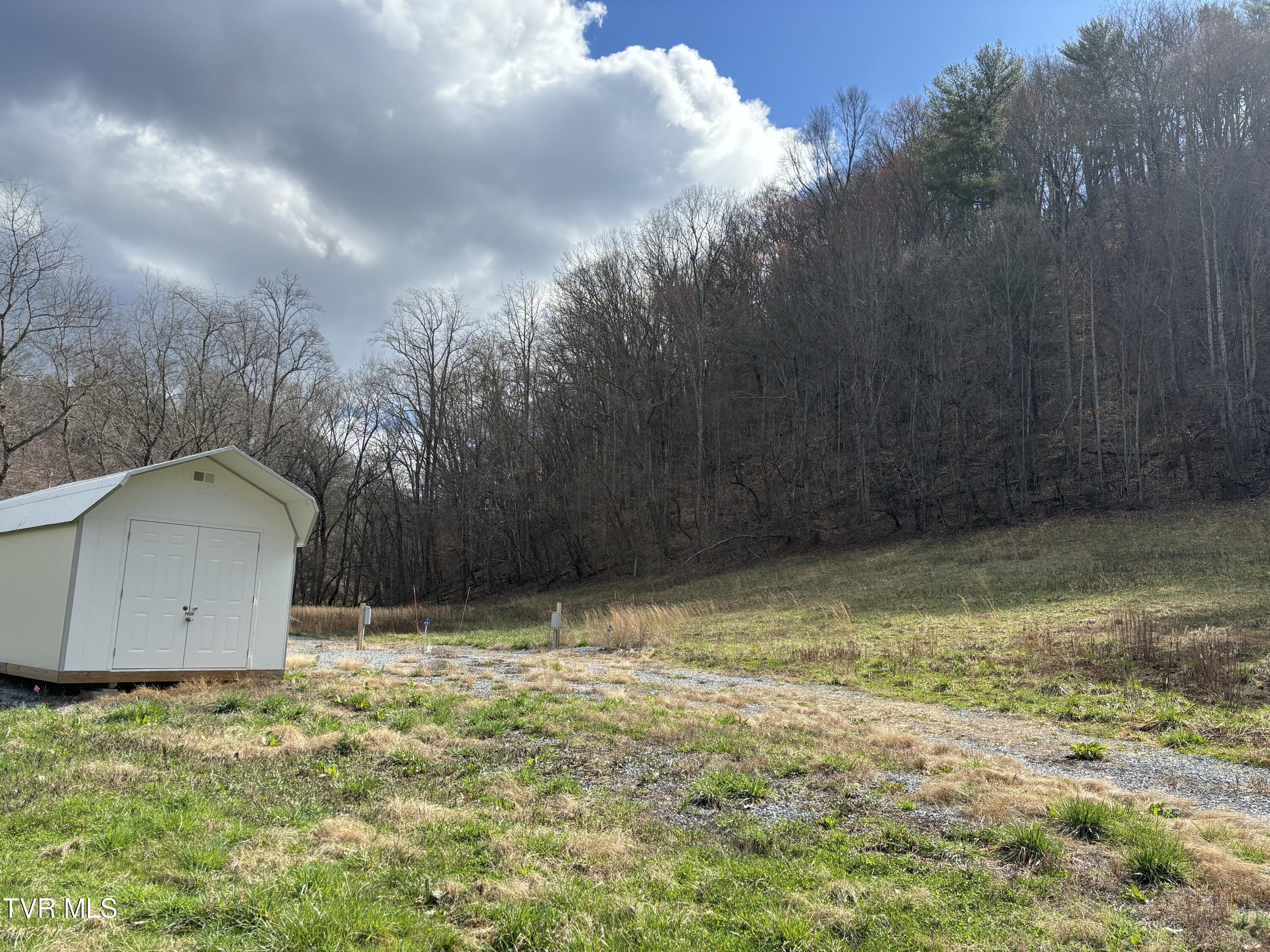 166 Holston Mountain Road Elizabethton, TN 37643 - Photo 6 of 25 IMG_0264