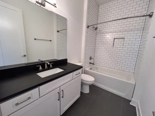 $4,500 | 913 B 14th Avenue South, Nashville, TN 37212