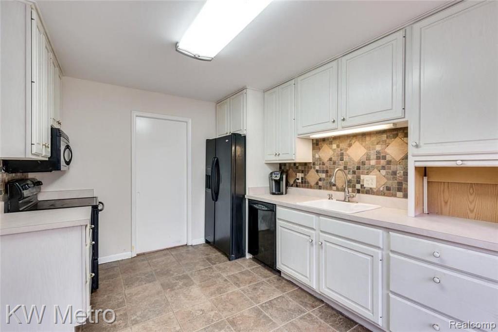 145 Wimpole Drive Rochester Hills, MI 48309 - Photo 2 of 21