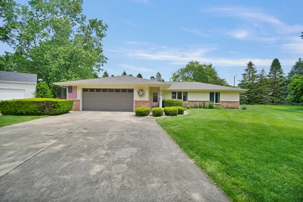 $350,000 | 2418 North Nottingham Court, Champaign, IL 61821