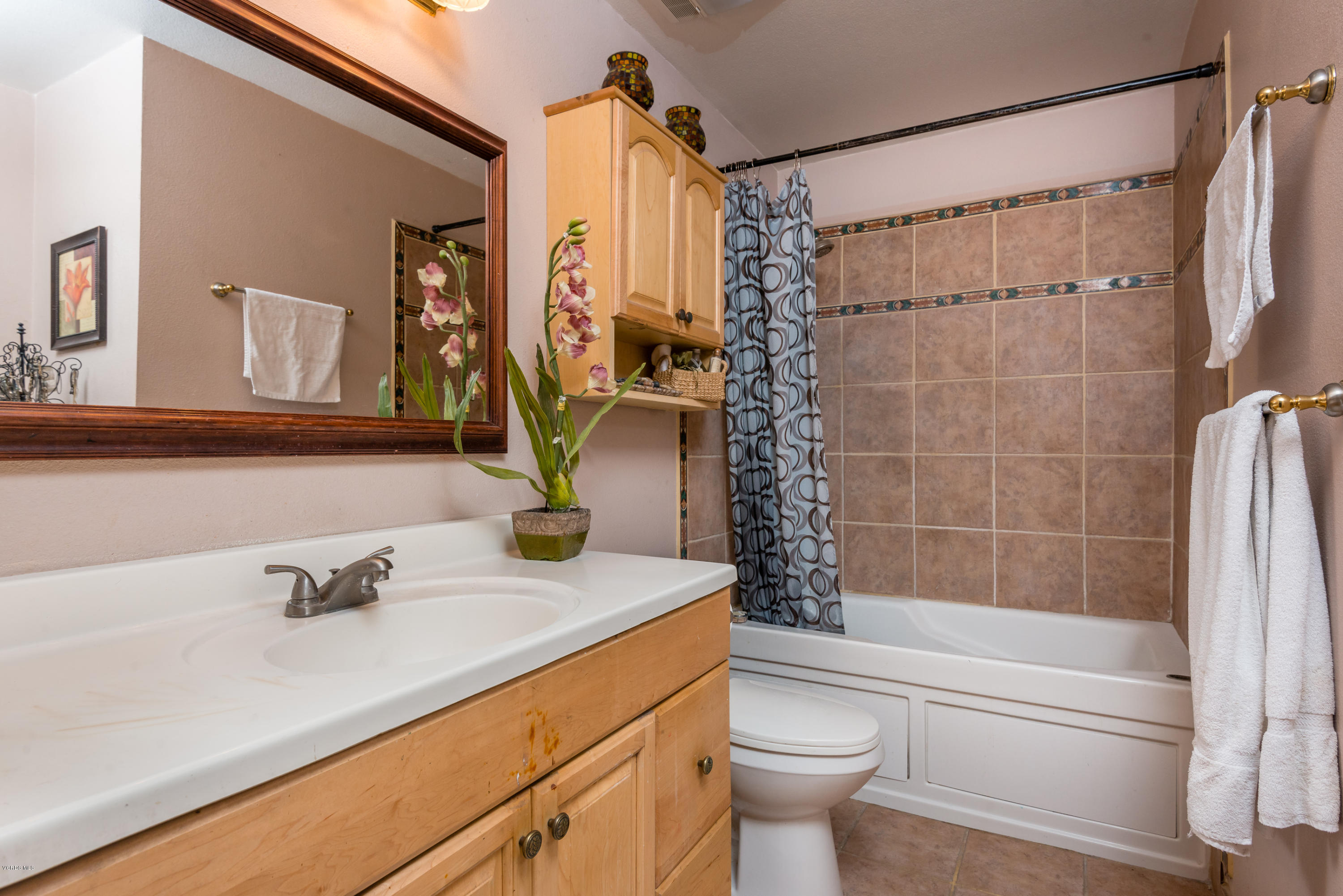 1211 Gallatin Place Oxnard, CA 93030 - Photo 12 of 18 012_Master Bathroom