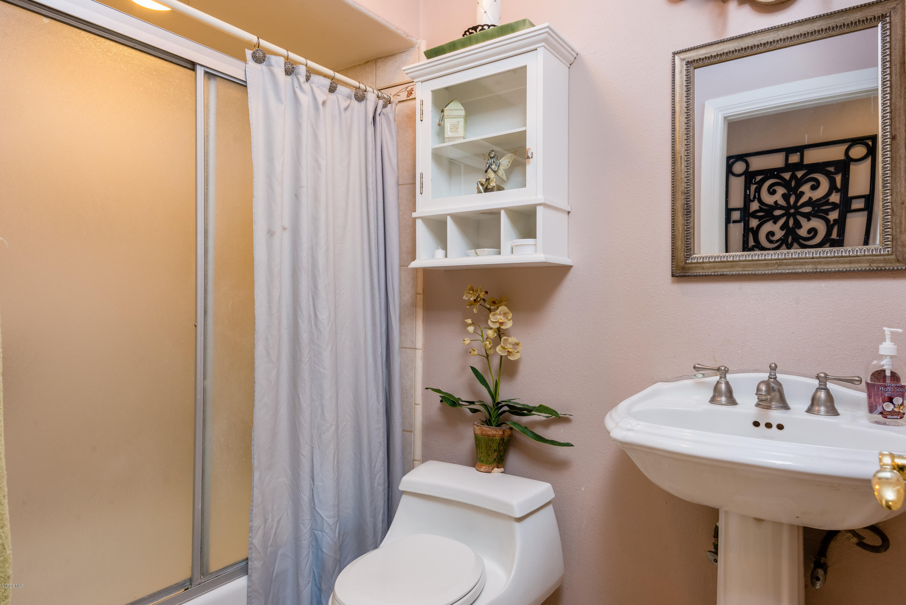1211 Gallatin Place Oxnard, CA 93030 - Photo 14 of 18 014_Hallway Bathroom