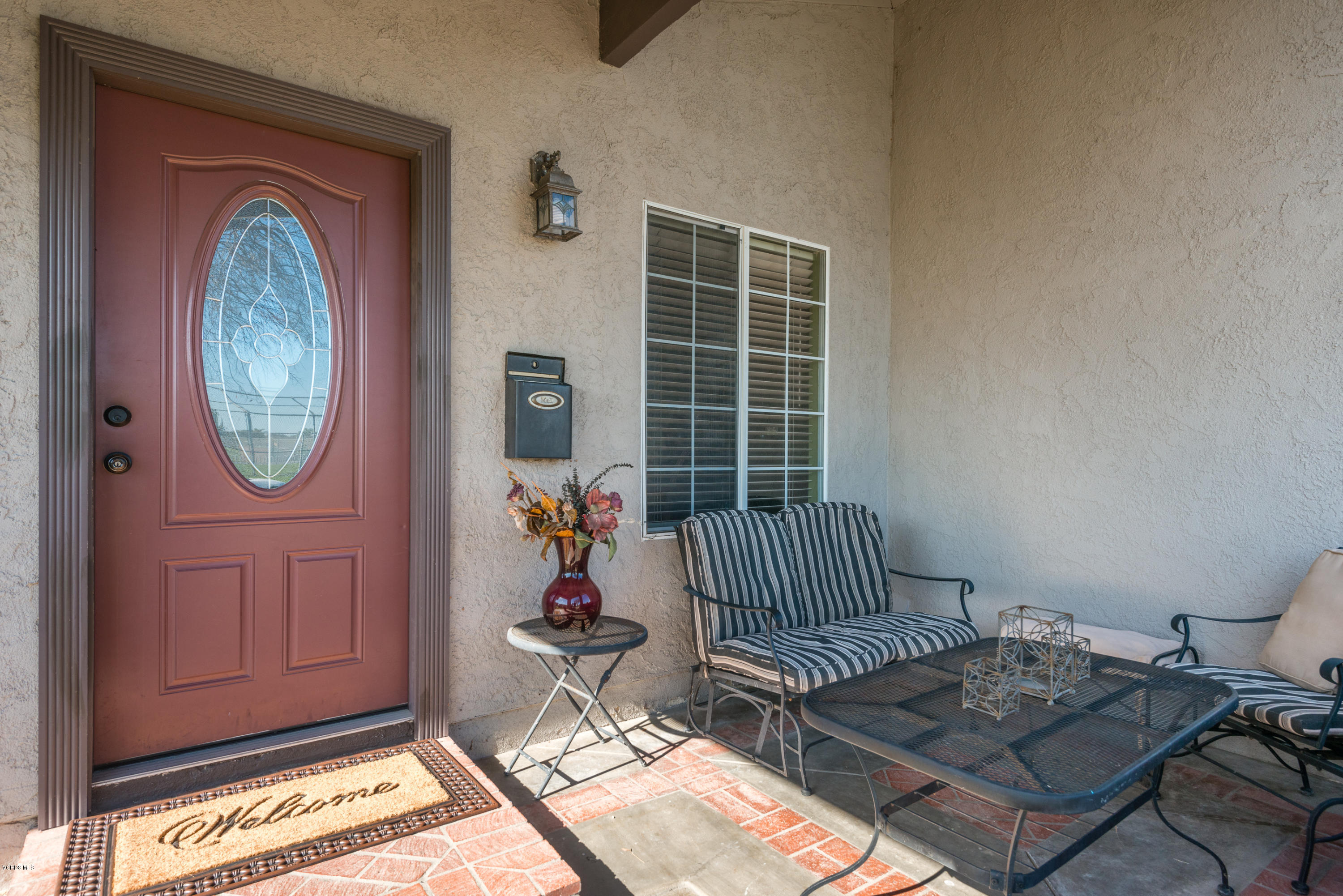 1211 Gallatin Place Oxnard, CA 93030 - Photo 4 of 18 004_Front Patio & Entrance