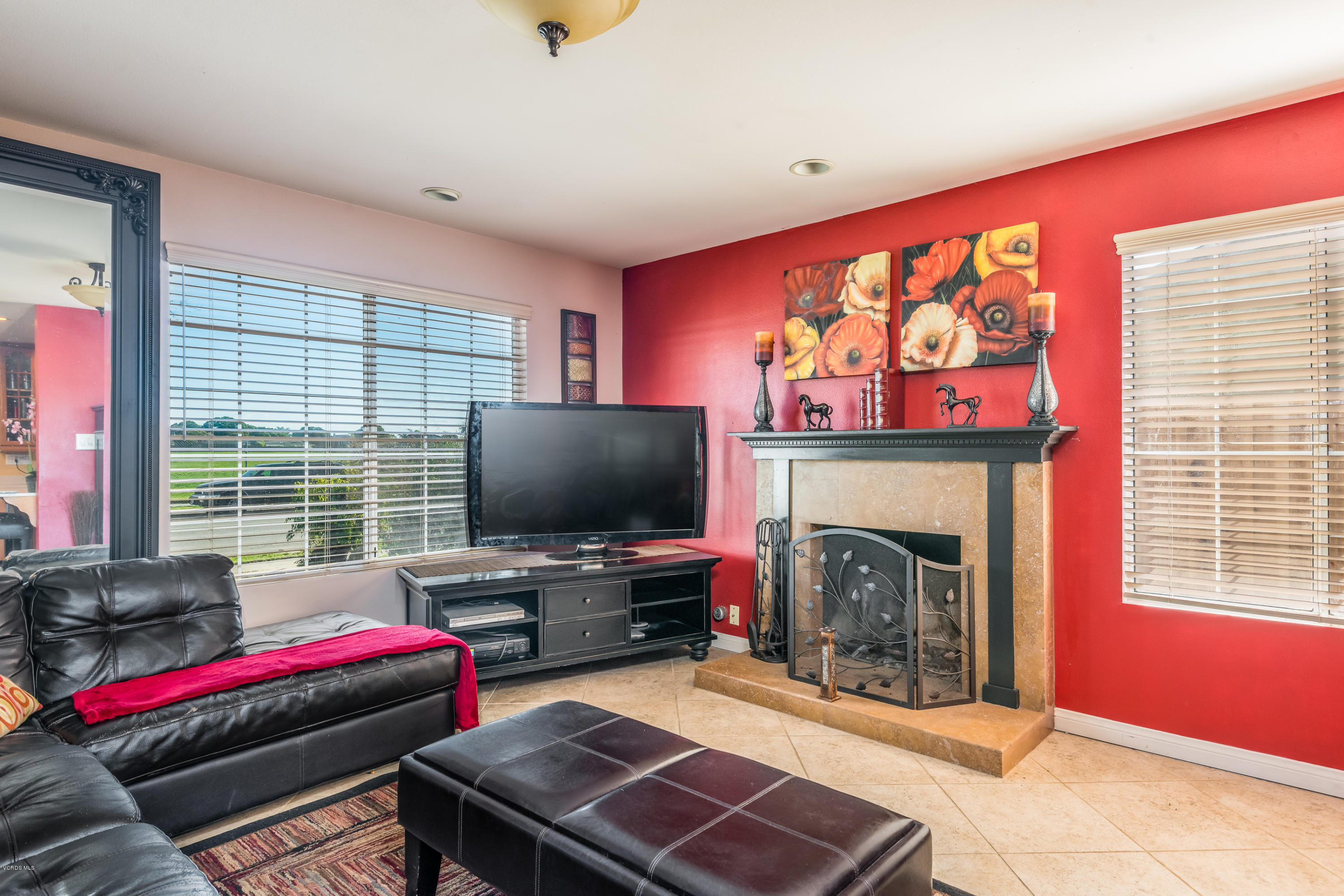 1211 Gallatin Place Oxnard, CA 93030 - Photo 6 of 18 006_Living Area