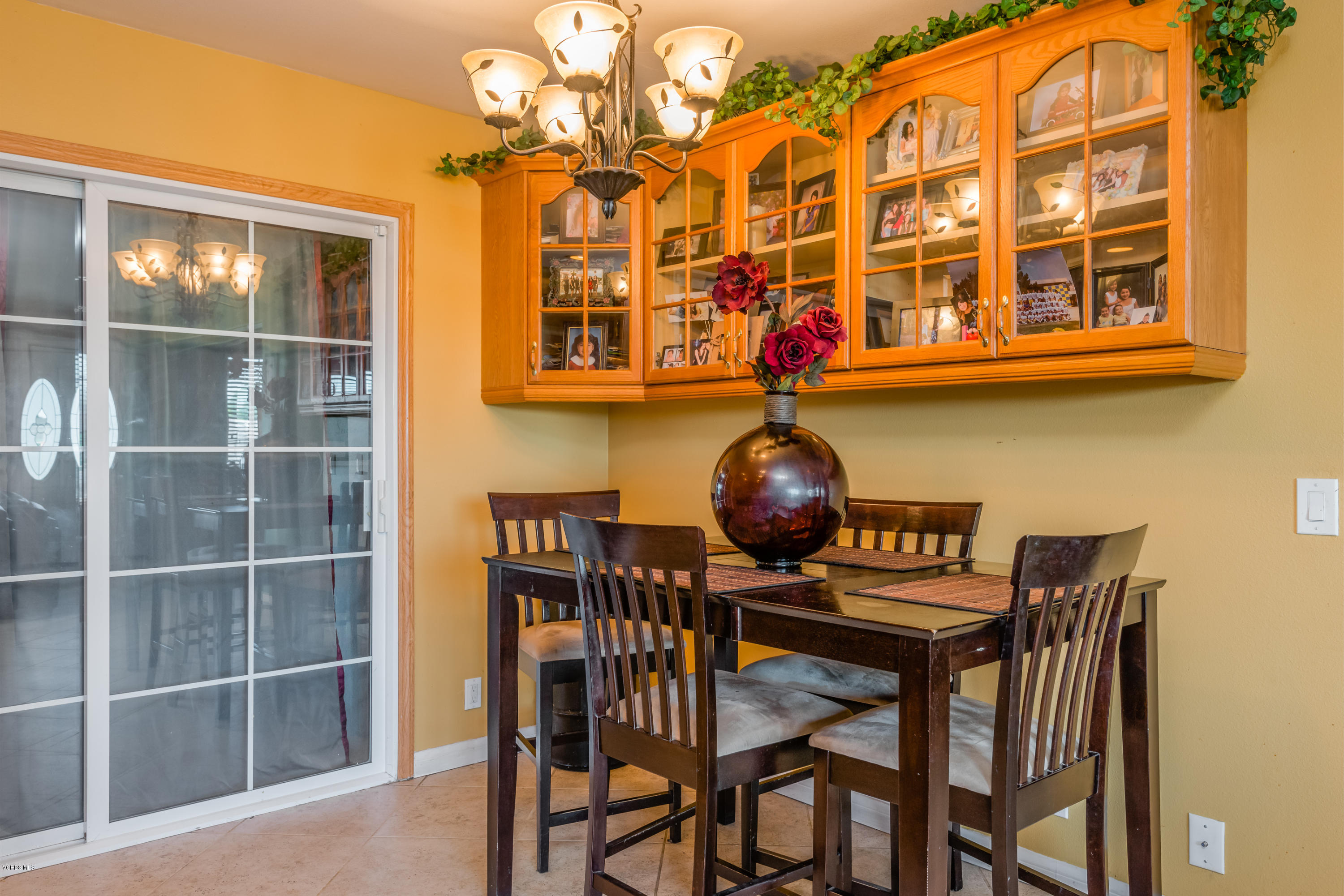 1211 Gallatin Place Oxnard, CA 93030 - Photo 10 of 18 010_Breakfast Area