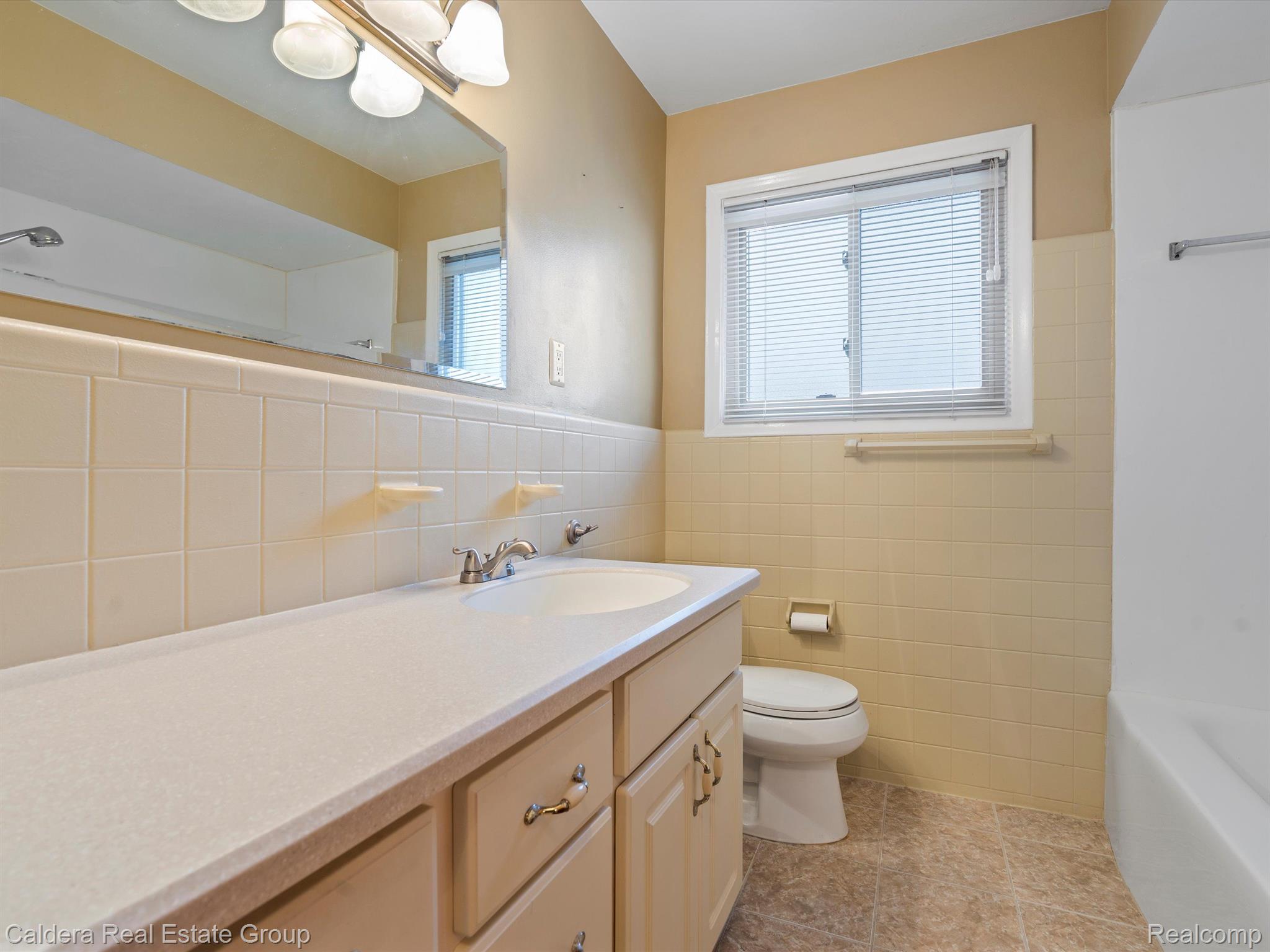 27936 Jean Road Warren, MI 48093 - Photo 13 of 22 Gallery Image 13