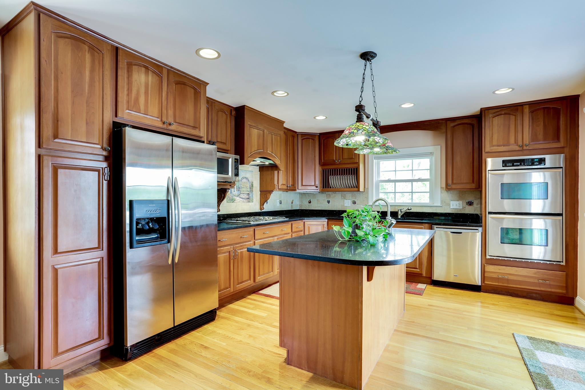1522 Copeland Road Baltimore, MD 21228 - Photo 10 of 36 Tons of Counter Space & Cabinetry