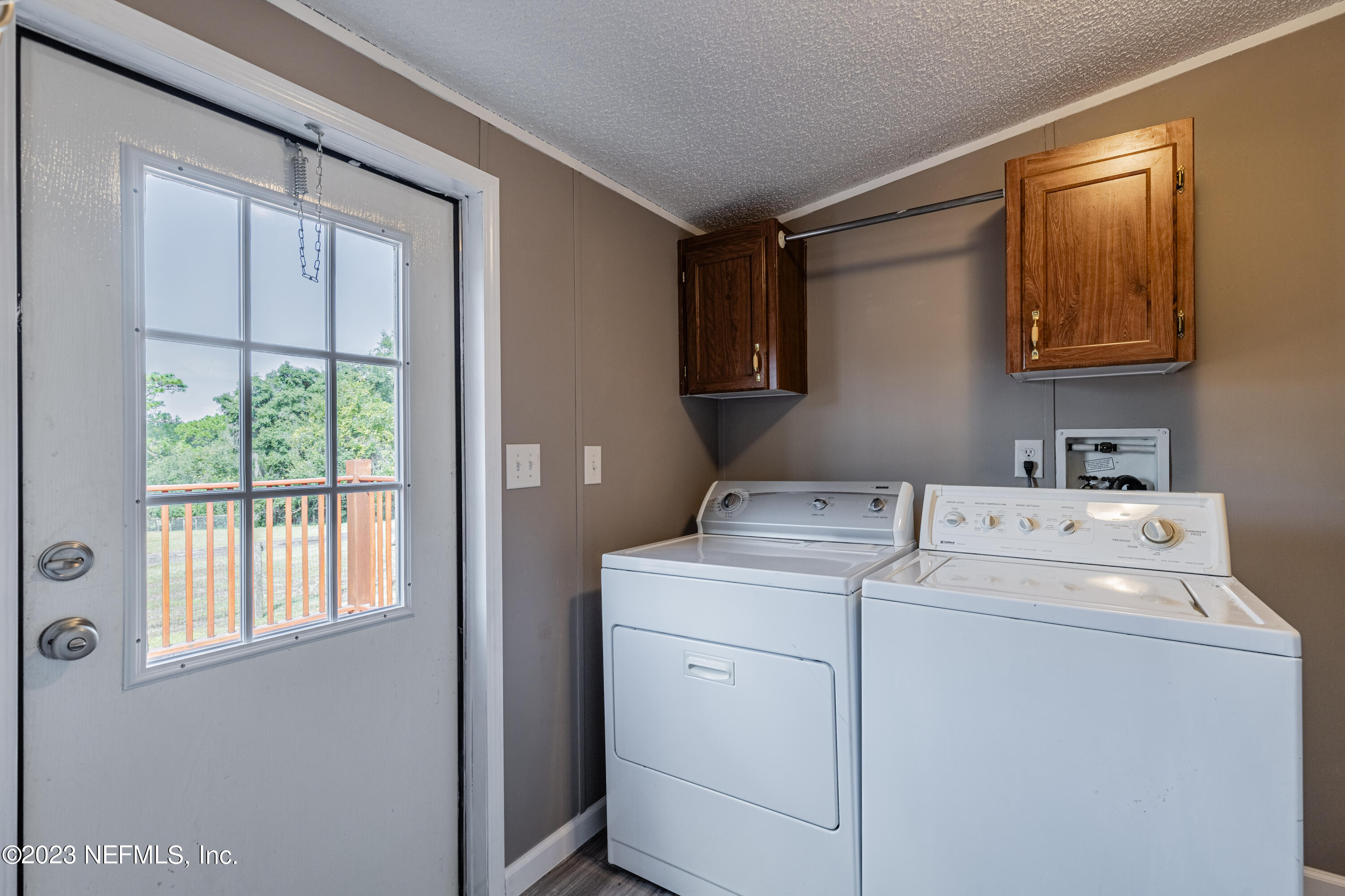 159 Goldie Road Melrose, FL 32666 - Photo 36 of 67 Laundry Room/Backdoor