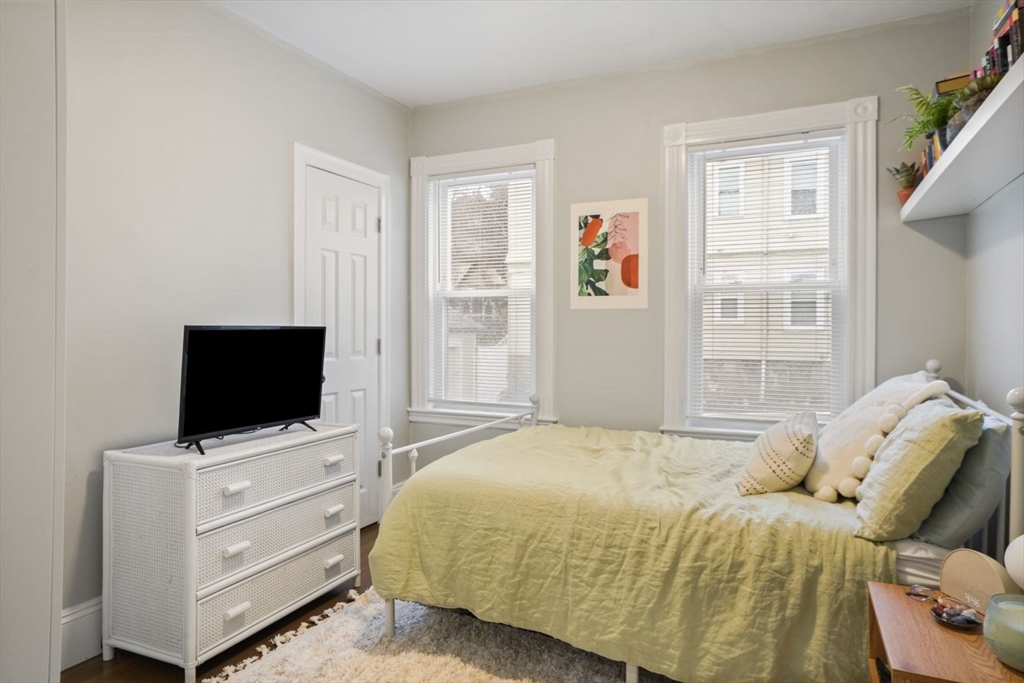 17 Howes Street, Unit 1 Boston, MA 02125 - Photo 6 of 15