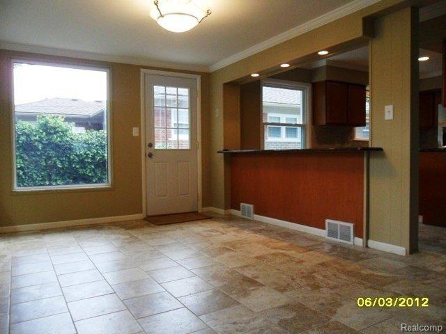 204 Ridgemont Road Grosse Pointe, MI 48236 - Photo 8 of 25 =DR TO KITCHEN.JPG