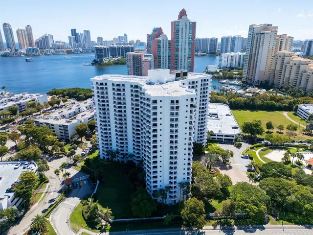 $348,000 | 3300 Northeast 191st Street, Unit LP10, Aventura, FL 33180