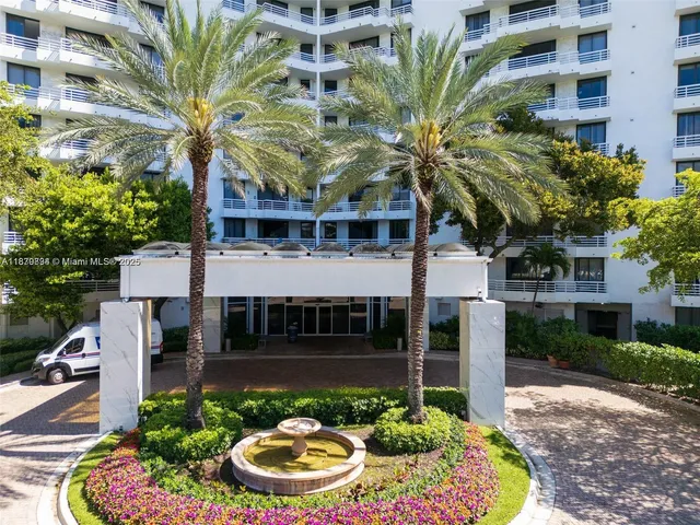 $348,000 | 3300 Northeast 191st Street, Unit LP10, Aventura, FL 33180