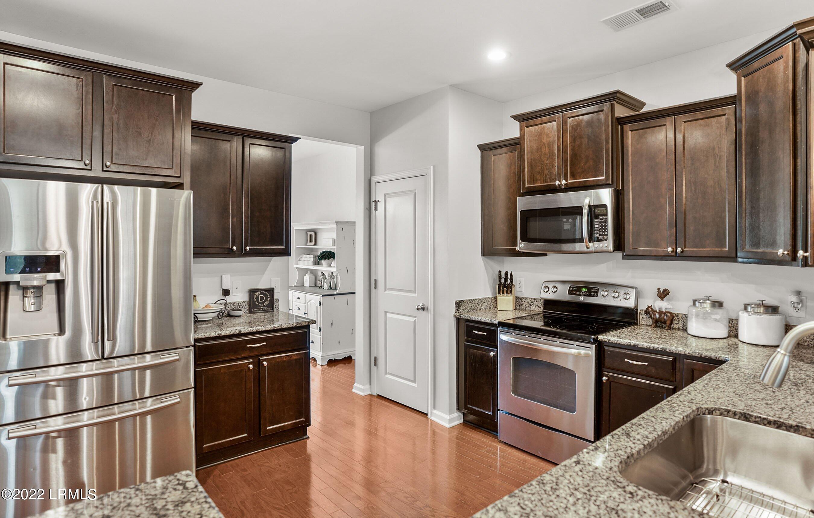 19 Congaree Way Beaufort, SC 29902 - Photo 7 of 48 DSC07409.jpg-SMALL